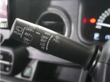 ◆ワイパー・ウォッシャースイッチ◆ワイパーは雨量に応じて切り替え可能なスイッチがついており、ウォッシャースイッチは手前に引くと噴射してフロントガラスを綺麗にしてくれます。