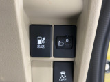 普通充電は6kWの高い出力で行うため、満充電まで約4.5時間という早さです。また、普通充電はフタを直接押し、急速充電は車内のボタンを操作して開け、あとは充電コネクターを差すだけで充電開始します。