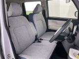 高いホールド性で運転姿勢が安定します。長距離ドライブでも疲れにくいのが魅力です。快適なドライビングライフをお送りください♪