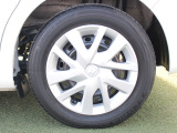 純正のホイールキャップが足元を飾ります!タイヤサイズは155/65R14になります。