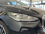 BMWでは古くから4つのリングが伝統のヘッドライトで御座います。