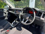 Audiのインテリアはエクステリア同様、優れたデザイン性とクオリティ、そして機能性を兼ね備えております。