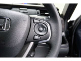 Hondaセンシングの機能のひとつ、アダプティブクルーズコントロール付!アクセルから足を離しても設定したスピードと前車との車間を保ち走行してくれます!車線維持もアシスト☆高速道路で疲労軽減ですね☆