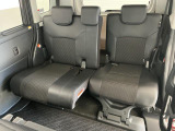 【スライドシート】後席にもスライド機構があることで、細やかに荷室スペースを確保!日常の様々なシーンに対応します♪