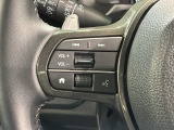 ステアリングにオーディオ操作スイッチが付いています。オーディオ画面に直接タッチしなくても操作が出来ますので、運転に集中できます。