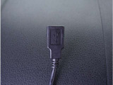 【USB接続】USB接続も可能です。スマートフォンと連動して音楽も再生可能です。