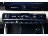★運転席と助手席でそれぞれお好みに合わせて温度設定が行えるフルオートエアコンです。外気温や室温、日射量を感知し、吹き出し温度、風量を緻密に制御します
