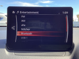Bluetoothに接続することで、スマートフォンに入っている音楽アプリを車内で楽しめたり、通話が出来ます♪