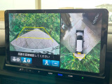 【マルチビューカメラシステム】専用のカメラにより、上から見下ろしたような視点で360度クルマの周囲を確認することができます☆死角部分も確認しやすく、狭い場所での切り返しや駐車もスムーズに行えます。