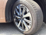 純正20インチアルミホイールでスタイルバッチリ!235/50R20タイヤです