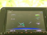 FM・AMラジオやテレビ、Bluetooth Audioなど、画面上で選べる音源が表示されています。使いたい項目を確認しながら切り替えられ、通勤や休日のお出かけなど、日常の車内時間を便利に彩ります。