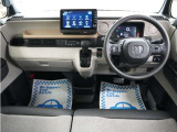 運転にかかわる様々な操作を安全に行えるように視点移動が少なく、操作性に配慮されたスイッチ類が凝縮されたコクピットです。