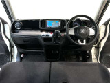 【前方視界】開放的な前方視界!運転がしやすく疲れにくいです♪窓が大きく、見通しがとっても良いおクルマですよ♪