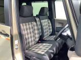 運転席、助手席☆ともにゆとりのある空間となっております♪