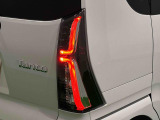 精悍なカスタム専用デザインのLEDリヤコンビネーションランプ(LEDストップランプ)で省電力・長寿命化を実現。
