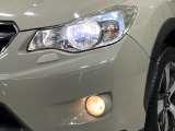 【HIDヘッドライト】非常に明るく前方を照らしてくれるので、悪天候や夜間の走行時も視界良好で安心してお乗りいただけます。