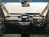 【前方視界】開放的な前方視界!運転がしやすく疲れにくいです♪窓が大きく、見通しがとっても良いおクルマですよ♪