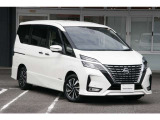 フロント右斜側の写真です。