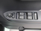パワーウィンドゥ 運転席ドアスイッチ照明付です。電動格納ミラーも手元でワンモーションで可能です。