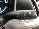 ライトスイッチです。「AUTO」にすると外の明るさに応じてスモールライト・ヘッドライトが自動でON・OFFします。夕暮れ時や屋内駐車場、トンネルなどに便利です。フォグランプもON・OFFできます。