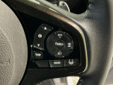 【アダプティブ・クルーズ・コントロール】予め設定した車速内でクルマが自動的に加減速。 前走車との適切な車間距離を維持しながら追従走行し、高速道路でのドライバーの疲労を軽減してくれる嬉しい機能付♪
