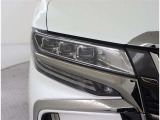夜間の視認性に優れているLEDヘッドライトです!バルブ切れや消費電力も少なく、優秀なライトです!車種・グレードによっては自動ハイビームも付いてます!