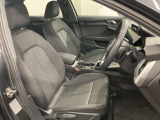 長時間の運転でも疲れを感じにくい、適度な硬さのシートです!