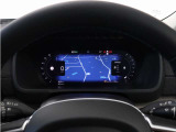 Google アシスタントを呼べば、友人や家族、会社の同僚への連絡や、車内環境の調整も思いのまま。ルート案内やエンターテイメント機能を利用する際も、ステアリングから手を離す必要はありません。