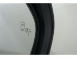 ★ブラインドスポットモニター付きです、隣の車線を走る車両をレーダーで検知、ドアミラーでは確認しにくい後側方エリアの車両をお知らせいたします。