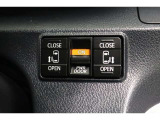 両側電動スライドドアはドアの直接操作以外にも運転席からのスイッチ操作やリモコン操作でも開閉が可能!狭い駐車場などでもドアの開閉が楽々・安心ですね!