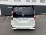 後部座席はプライバシーガラスとなっています。座っている人や置いてある荷物が見えにくくなっているのでプライバシーの確保が出来ます。ぜひ見て確認してみて下さい