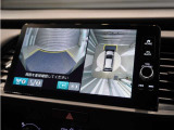 ◆マルチビューカメラシステム◆運転席から見づらい前後左右を、ナビ画面の映像で確認。見通しの悪い交差点や狭い道でのすれ違い、駐車などをサポートします。