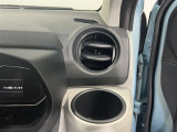 運転席側にもドリンクホルダーがございます!