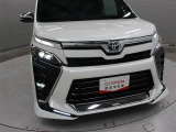 プリクラッシュセーフティに夜間歩行者と自転車運転者、昼間自動二輪車の検知機能を追加するなど機能を強化した、「Toyota Safety Sense」を装備しています。