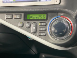 【オートエアコン】一度お好みの温度に設定すれば、車内の温度を検知し風量や温度を自動で調整。暑い&hellip;寒い&hellip;と何度もスイッチ操作をする必要はありません。快適な車内空間には必須の機能ですね♪