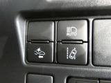【衝突回避被害軽減装置・車線逸脱警報装置・先進ライト】のセットスイッチです。安全装備搭載でドライバーの安全をサポートします。