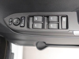 パワーウィンドゥ 運転席ドアスイッチ照明付です。電動格納ミラーも手元でワンモーションで可能です。