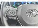 ステアリングスイッチ付き。前方から目を離すことなく操作することが可能です。