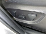 パワーシート搭載。微妙な調整が手軽にでき、ピッタリのポジションで運転することが可能です。