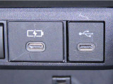 USB端子と充電用USB端子を装備しております