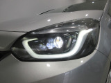 LEDヘッドライトを装備しています。光軸のはっきりした明るいヘッドライトは暗い夜道で効力を発揮します!
