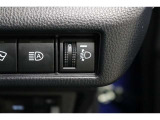 車体が傾いた状態の時にヘッドライトの光の高さを上下に調整することが出来ます!