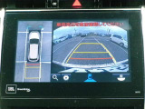 パノラミックビューモニター&バックモニター♪車両の前後左右に搭載した4つのカメラの映像を合成し、車を真上から見ているような映像を表示♪