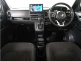 ◆インテリアパネル◆視界広々で非常に運転しやすくロングドライブでも疲れを感じさせないすっきりとまとまったインパネ周りです。