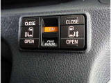 両側電動スライドドアのスイッチ付です。車内からもスイッチひとつで楽にドアの開閉が可能です。電動なので開閉時に力を使う必要がなく、半ドアになることもありません!