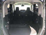 多彩なレイアウトが可能なシートアレンジ!!乗車人数・荷物の量などに応じて、ラゲージスペースを広げられます。