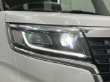 【LEDヘッドランプ】明るいライトが夜間の安全運転をサポートします。消費電力も少なく長寿命です。