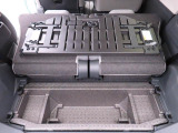 フレキシブルボードが標準装備なので荷室床の高さや形を変えることで、積む荷物に応じて使い分けできるアレンジ性が高い機能です。