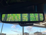 【デジタルインナーミラー】後席の大きな荷物や同乗者で後方が確認しづらい時でも安心!カメラが撮影した車両後方の映像をルームミラー内に表示。クリアな視界で状況の確認が可能です!