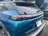 国産車にはないハイセンスなデザイン、光り方をするテールレンズ